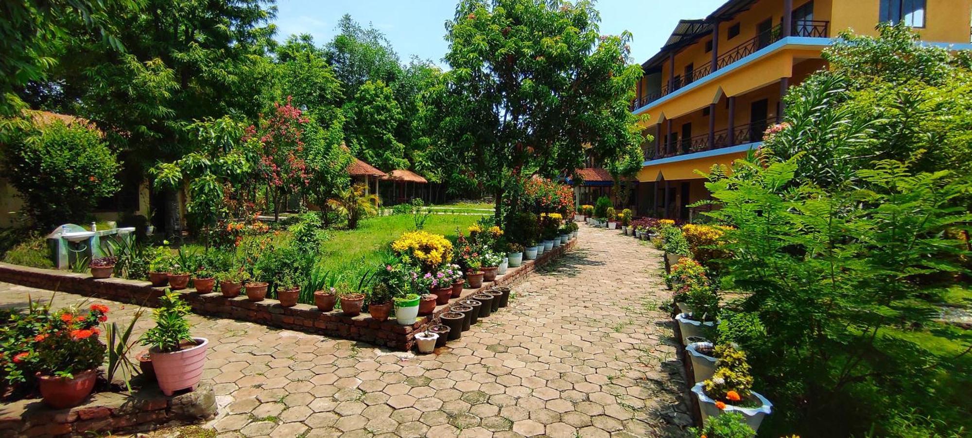 Mr. B'S Place Bardiya 외부 사진