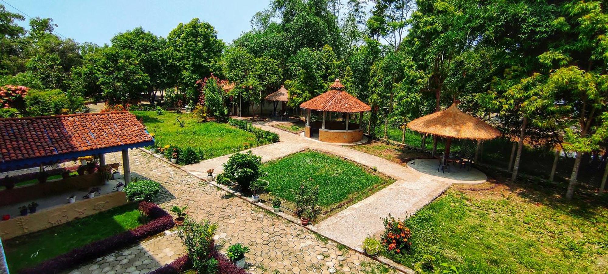 Mr. B'S Place Bardiya 외부 사진