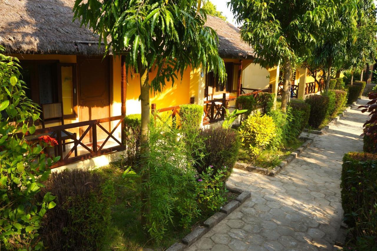 Mr. B'S Place Bardiya 외부 사진